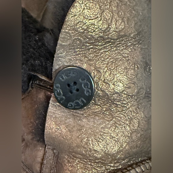 UGG Australia Bailey Button Classic Boots - Picture 5 of 7